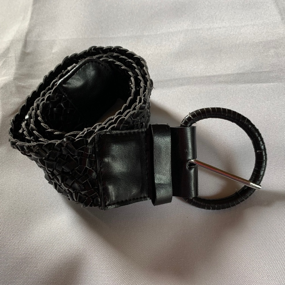 Brown Woven / Braided Faux Leather Belt with Round Wrapped Buckle!